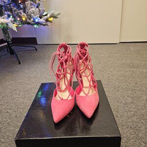 Isa Tapia pink heels